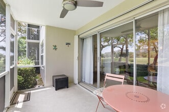 Building Photo - 2800 N Palm Aire Dr
