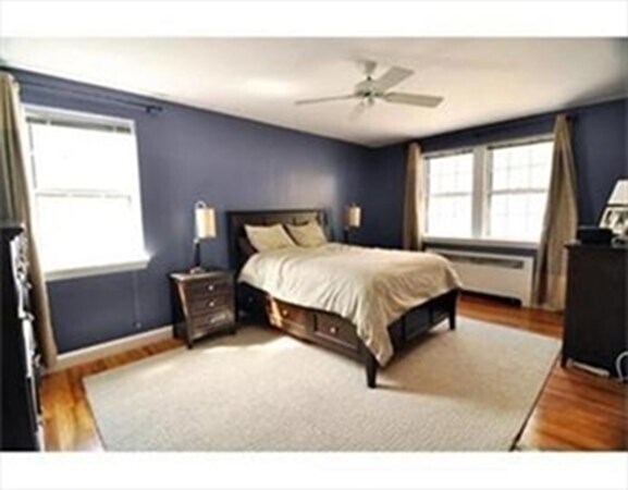 Building Photo - 1498 Beacon St