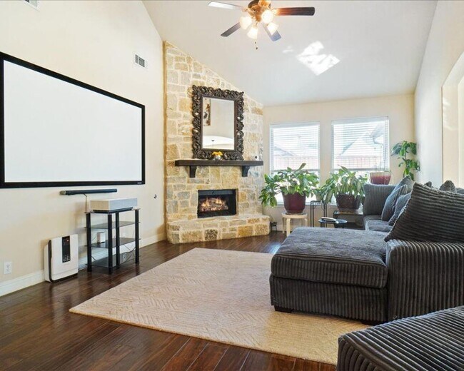Foto del edificio - 4308 Cherry Ln