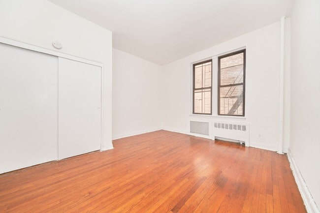Building Photo - Large Studio in the heart of Hells Kitchen