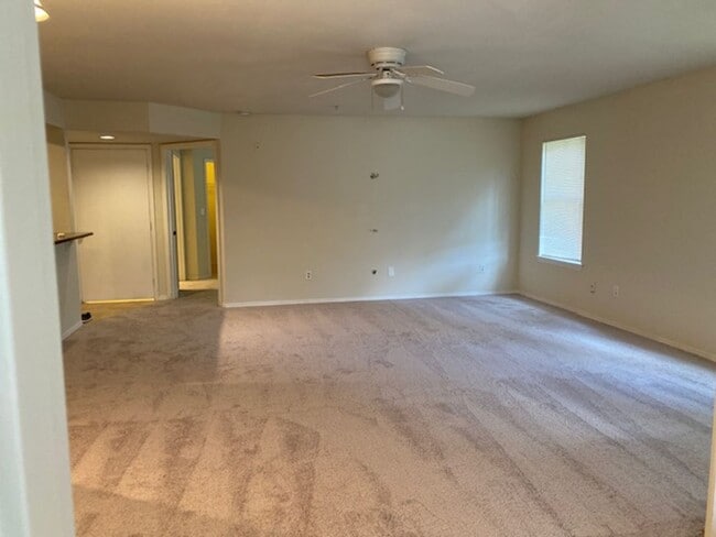 Building Photo - Welcome home to these beautifully Condo in...