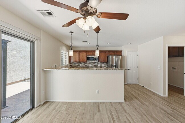 Building Photo - 1006 S Deerfield Ln
