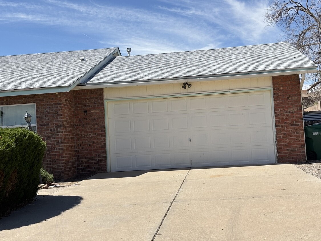 Foto principal - 755 Amethyst Dr NE