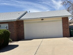 Building Photo - 755 Amethyst Dr NE