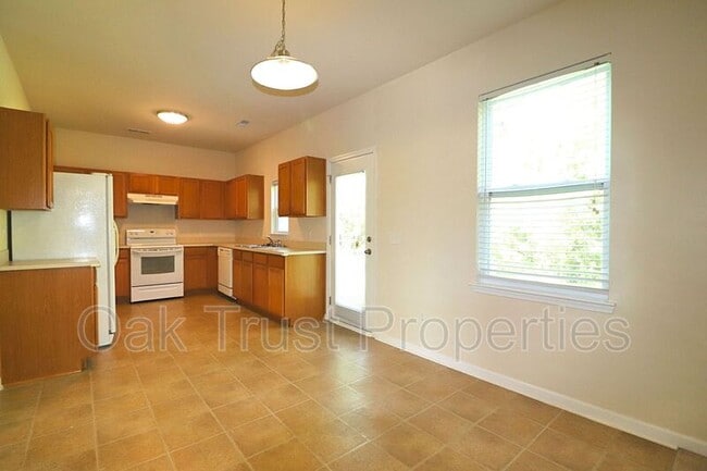 Building Photo - 1853 Cornsilk Dr