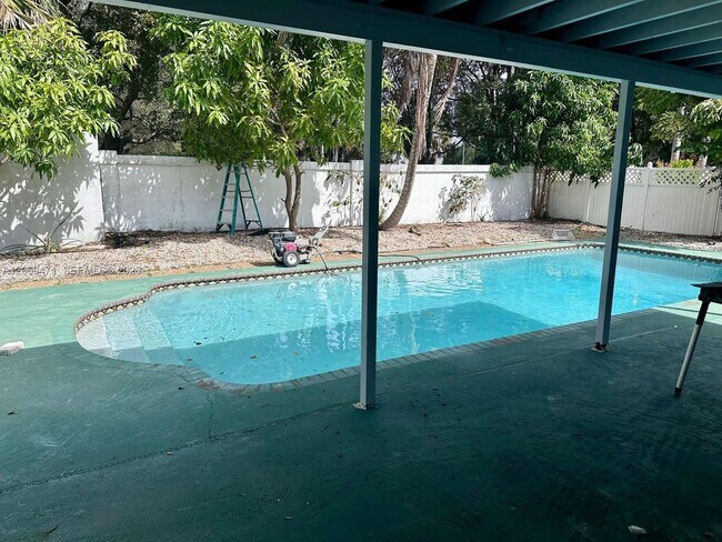 Foto del edificio - 6777 NW 4th St