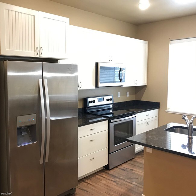 Building Photo - 4 br, 2.5 bath  - 2021 Koch Dr