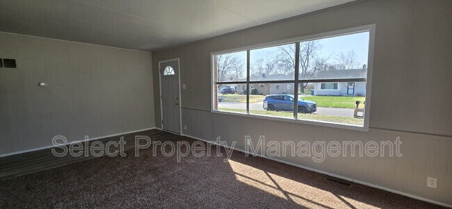 Foto del edificio - 536 Royalton Dr