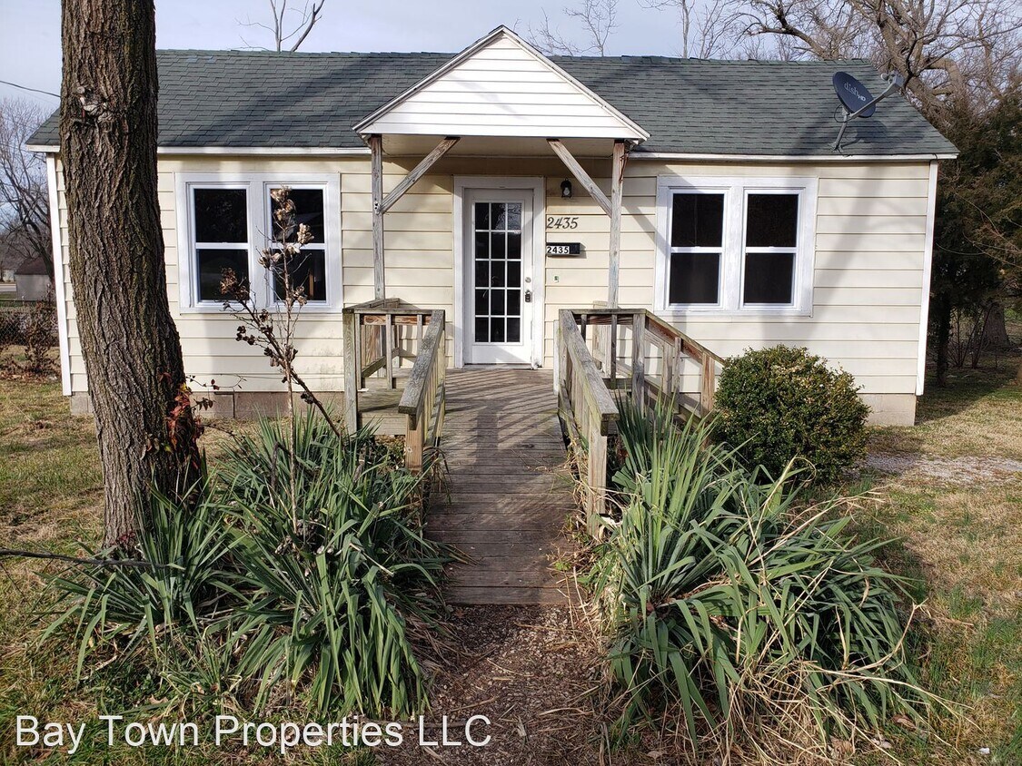 Primary Photo - 2 br, 1 bath House - 2435 W Phelps