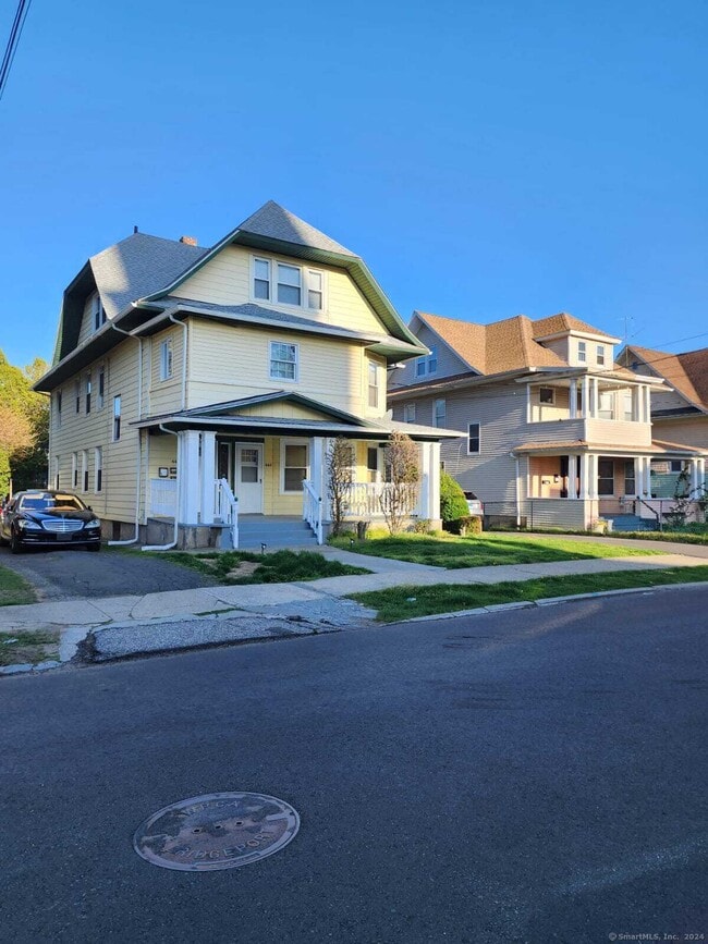 Building Photo - 446 Ridgefield Ave