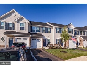 Building Photo - 207 Cricket Dr