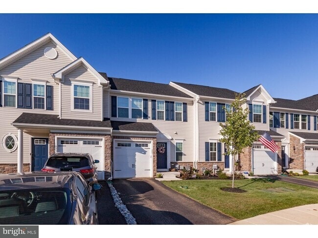 Building Photo - 207 Cricket Dr