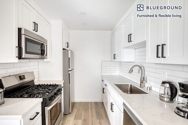 Foto del edificio - 11915 Kling St