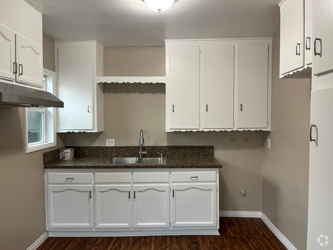 Building Photo - 9305 San Luis Ave