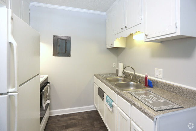 1BR,1BA-Woodlawn - Woodlawn Apartments