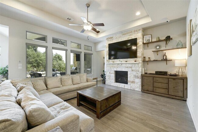 Foto del edificio - 290 Hawthorne Loop