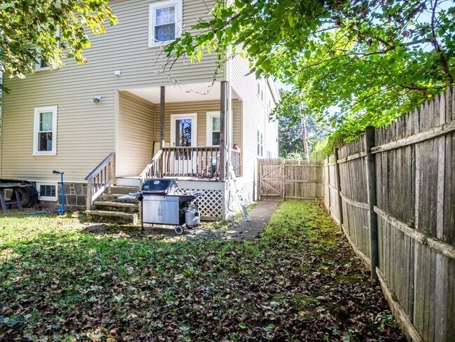 Building Photo - 9 Narragansett St