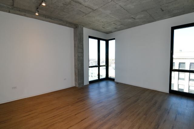 Building Photo - 1611 W Division St