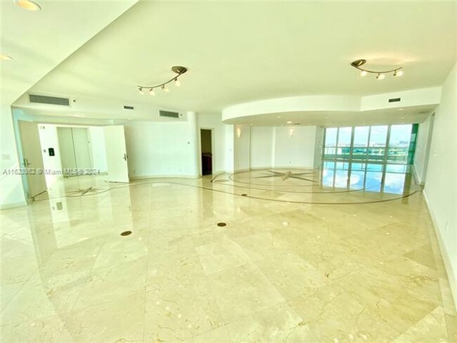 Foto del edificio - 1643 Brickell Ave