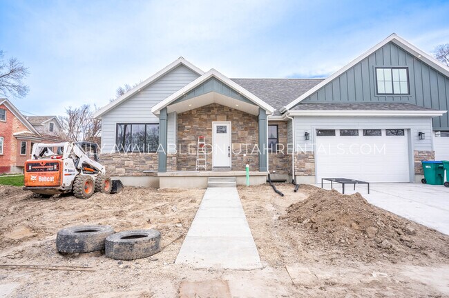 Building Photo - 574 N 200 W