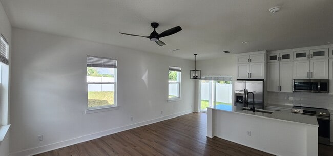 Main Floor - 2027 Peel Ave