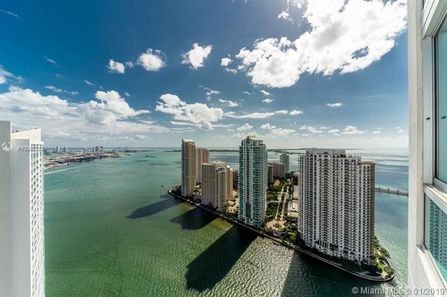 Foto del edificio - 300 S Biscayne Blvd
