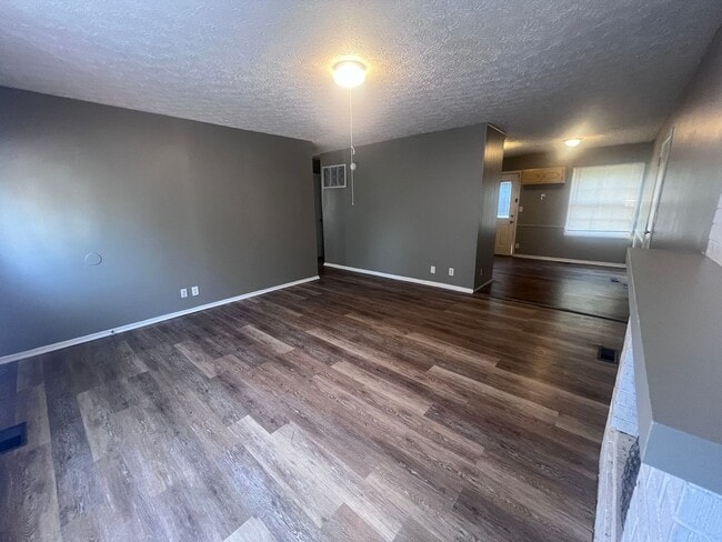 Building Photo - 3/1 Home with recent updates