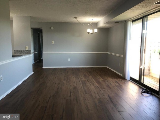 Building Photo - 1001 Heather Ridge Dr