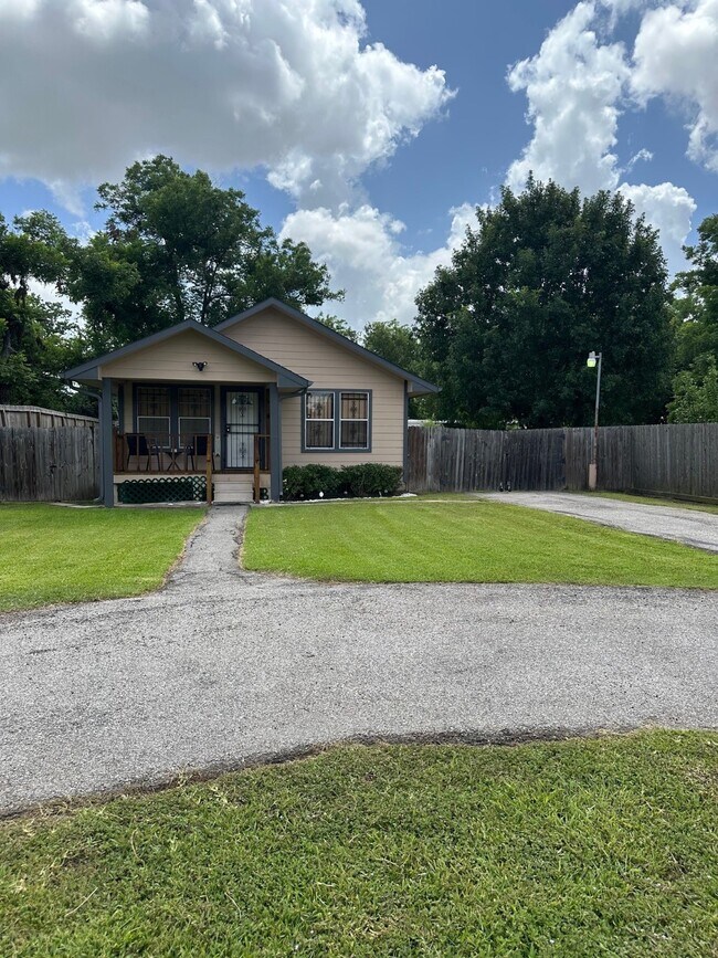 Building Photo - 3914 Kashmere St