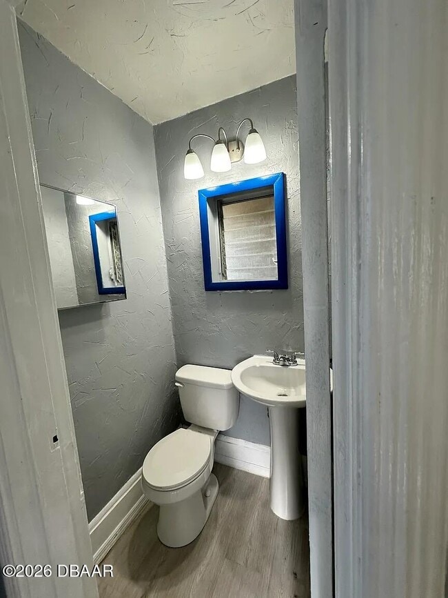 Foto del edificio - 827 N Oleander Ave