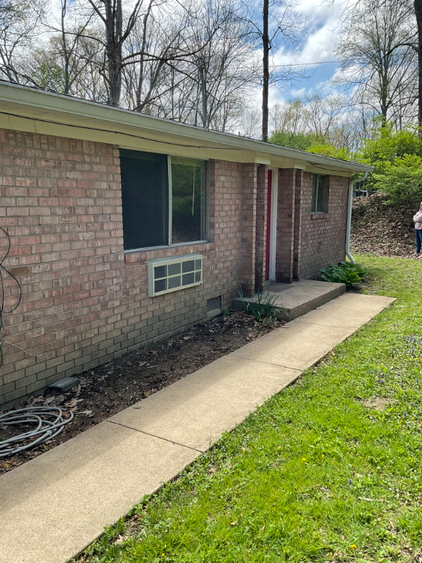 Building Photo - 460 Wells Dr