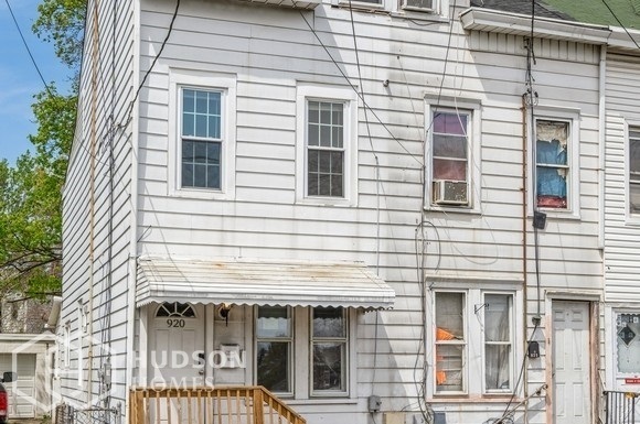 Primary Photo - 920 Liberty St
