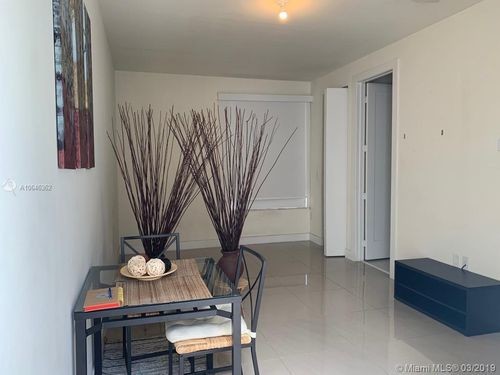 Foto del edificio - 10530 NW 63rd Terrace