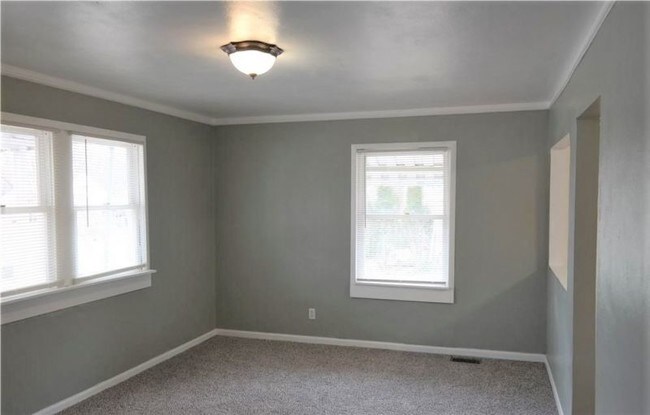 Building Photo - 719 Cosler Dr