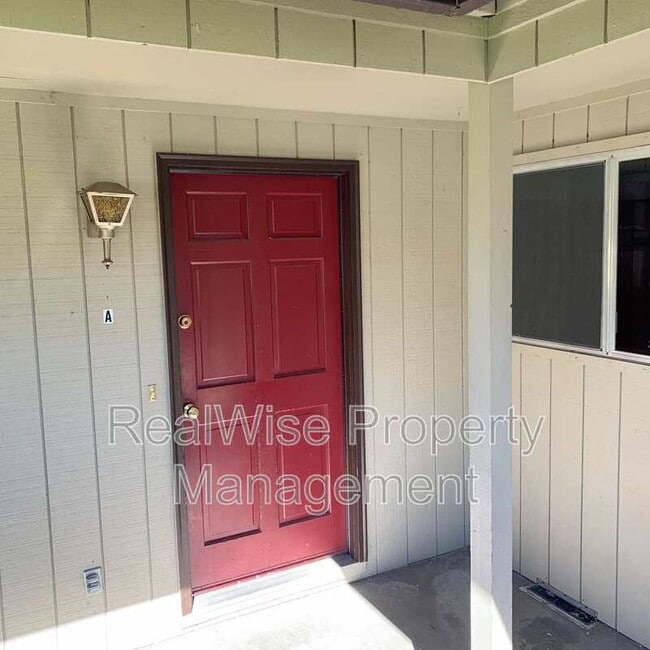 Building Photo - 1227 NW Highland Ave