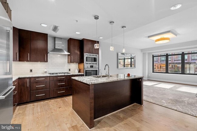 Foto del edificio - 7171 Woodmont Ave