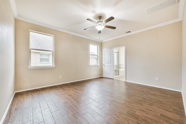 Foto del edificio - 3041 Heather Grove Lane