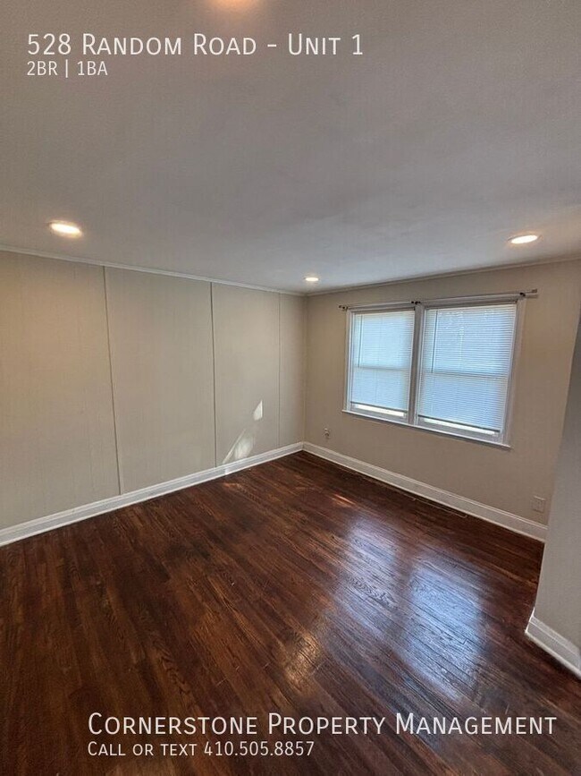 Foto del edificio - 528 Random Rd