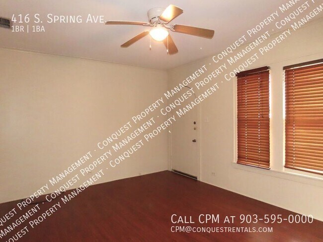 Building Photo - Water/Trash Included! Charming 1 Bedroom D...