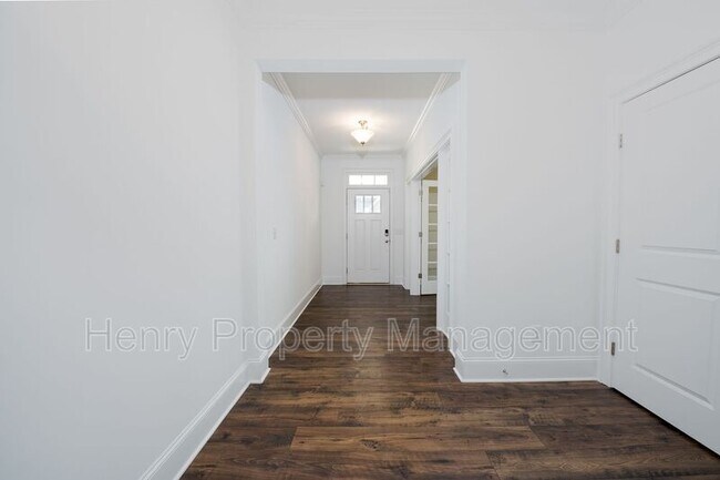 Building Photo - 208 Mystwood Hollow Cir