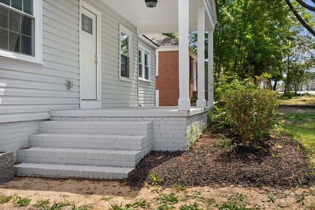 Foto del edificio - 3 Bedroom, 1 Bathroom Home in Durham