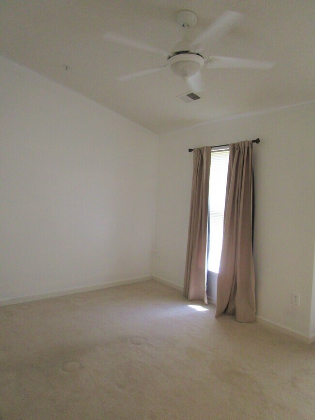 Foto del edificio - Amazing 2 BR/3.5 BA Townhome in Odenton!