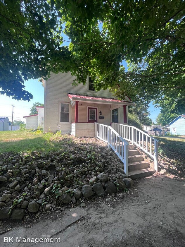 Foto principal - 3 br, 1 bath House - 1002 Washington Street