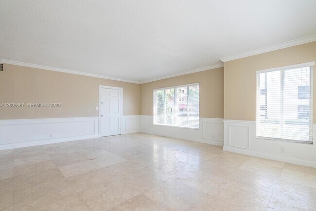 Foto del edificio - 2890 S Le Jeune Rd
