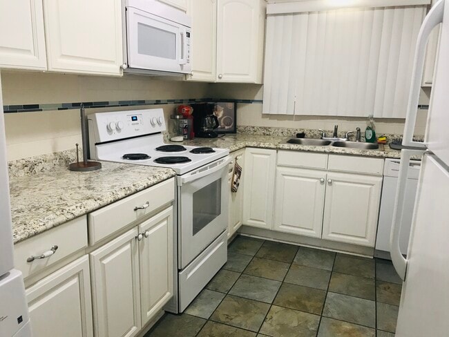 Foto del edificio - 324 E Spruce Ave