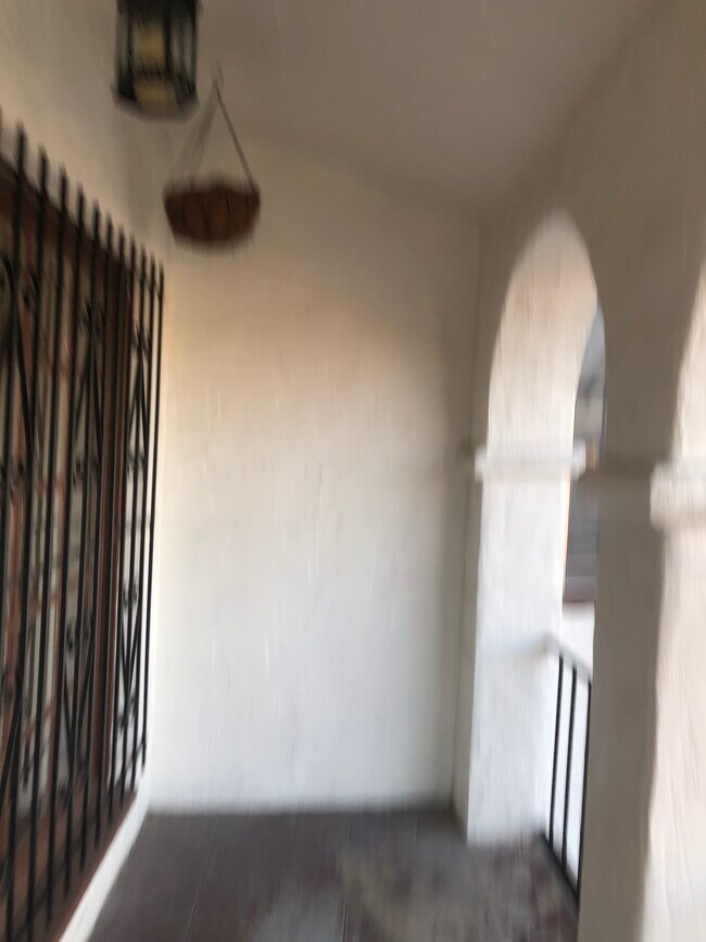 Foto del edificio - 1337 N Mariposa Ave