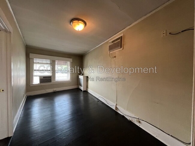 Building Photo - 534 Crescent Blvd