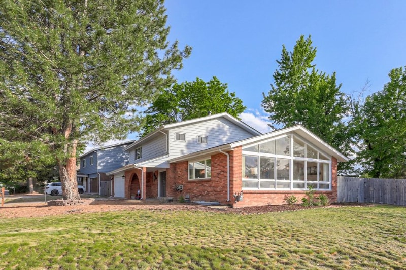 Primary Photo - 2403 S Lima Way