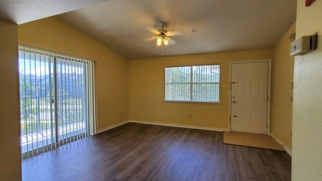 Building Photo - FOR RENT 1 bed 1 bath upper floor with bal...