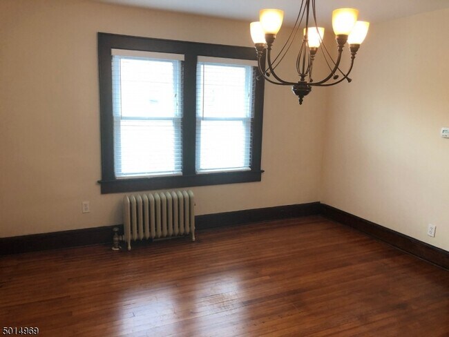 Building Photo - 16 2nd Ave